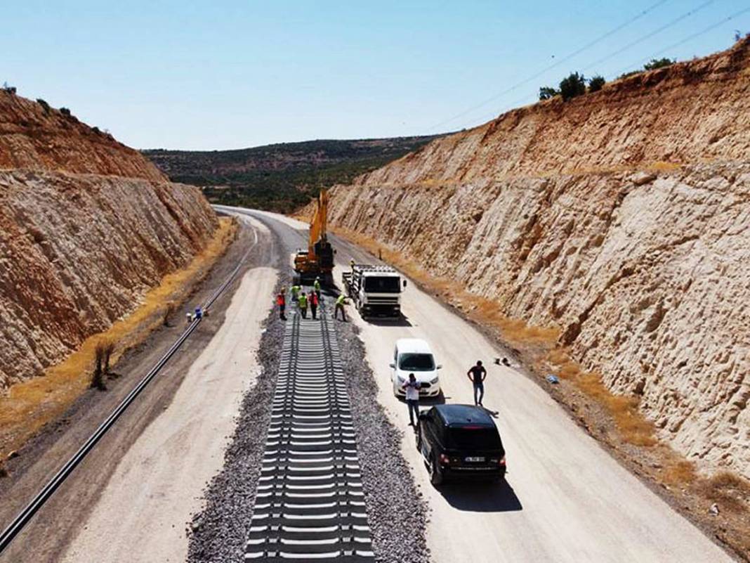 Saatte 200 kilometre hıza ulaşacak trenlerle iki şehir arası 2 saate düşecek 11